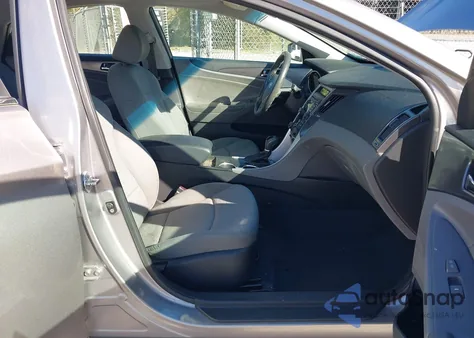 2011 Hyundai Sonata Hybrid z USA, uszkodzony, nr VIN KMHEC4A49BA000920